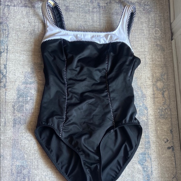 Miraclesuit- Touche One Piece in Colorblock - Picture 3 of 10